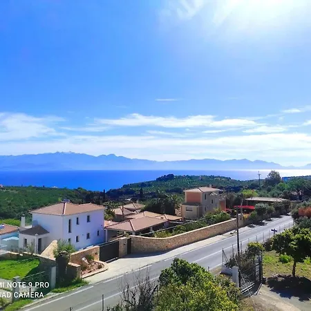 Countryside Apartment Yard-View-Wifi-Parking Koróni